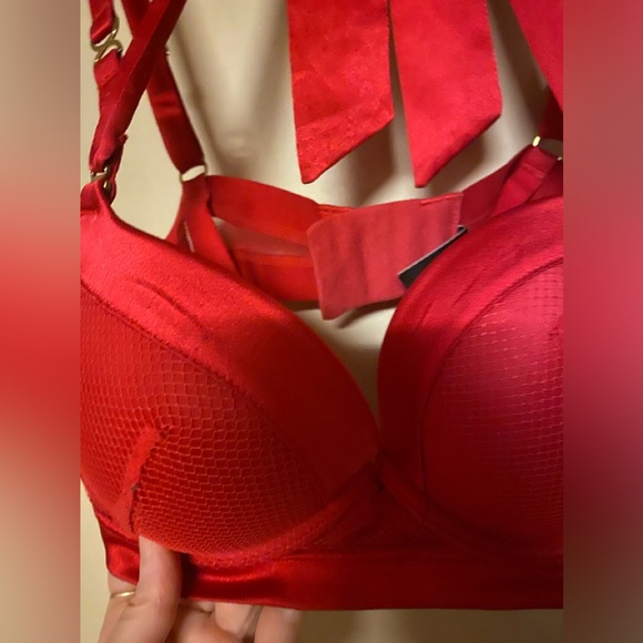 Victoria’s Secret Very Sexy Push Bra - Picture 3 of 6